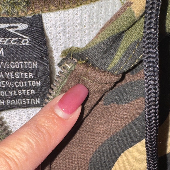 ROTHCO - Camo Thermal Lined Hoodie with Flag Design Size Medium - Picture 6 of 17